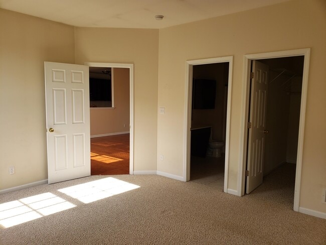 Building Photo - 842 Grand Haven Way