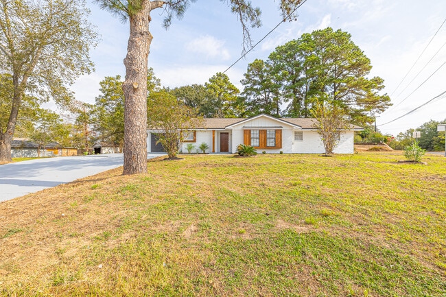 Building Photo - 707 Norwood Ln