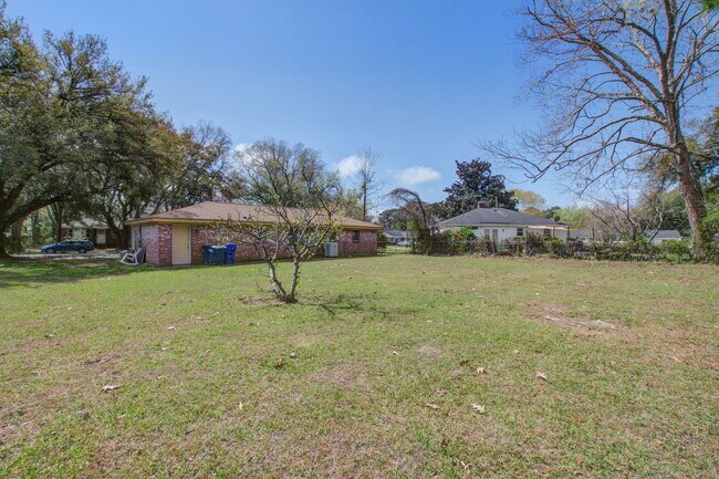 Building Photo - 1908 Swift Ave