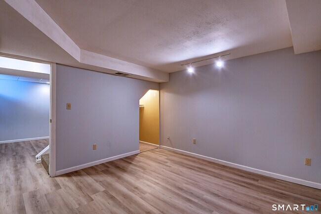 Building Photo - 545 Cypress Rd