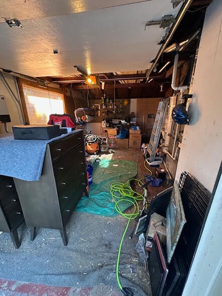 Garage - 16715 SE Evergreen Ln