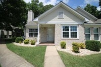 Building Photo - Maintenance free 2 bed and 2 bath condo in award winning golf course community of Kiln Creek