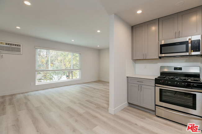Primary Photo - 2232 W 24th St