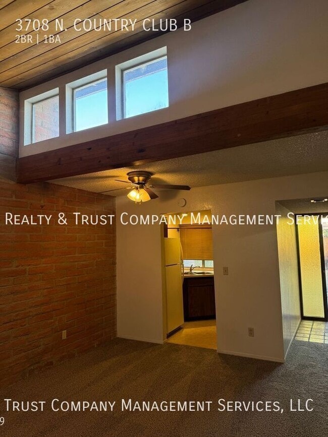 Building Photo - 3708 N Country Club Rd
