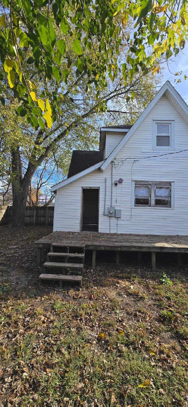 Building Photo - "Charming 4-Bed Home with Gleaming Hardwoo...