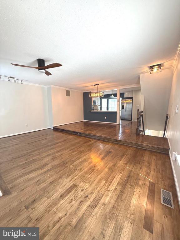 Building Photo - 110 Lakeview Ct