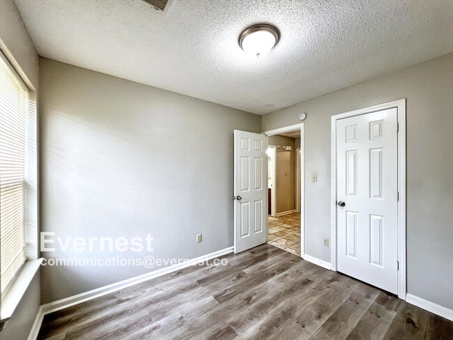 Building Photo - 7091 Foxhall Dr