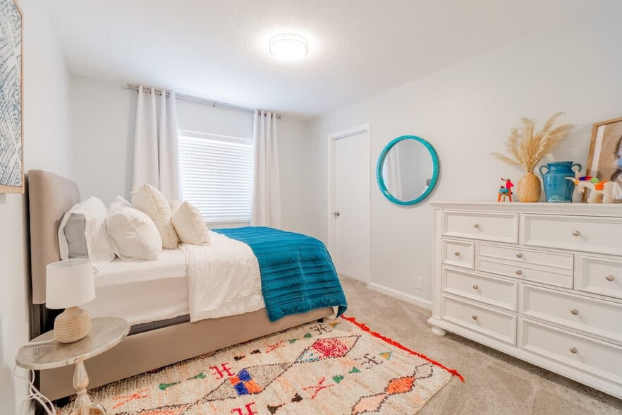 Building Photo - 2850 Columbus Way