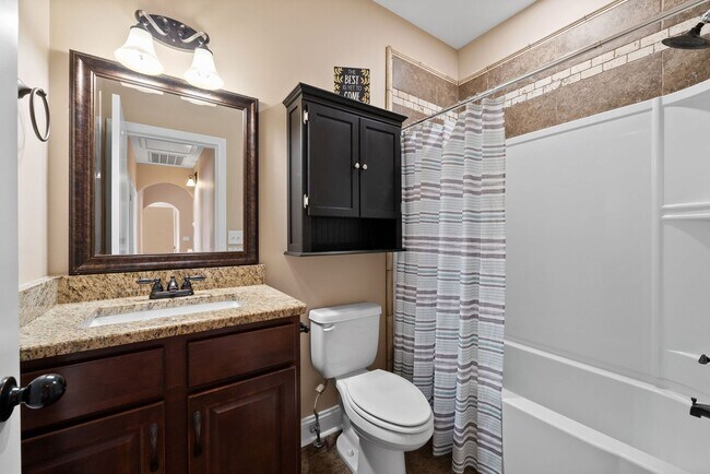 Building Photo - Spacious 4-Bedroom Home with Dual Living A...