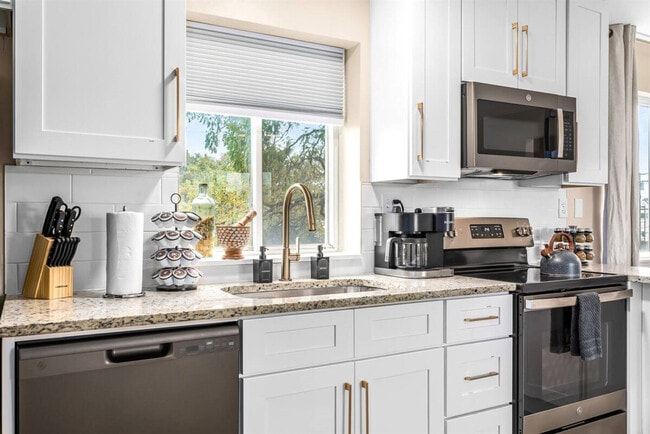 Building Photo - 18308 Mesle St