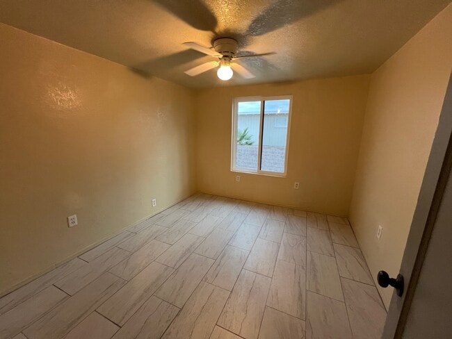 Building Photo - 928 S 7th Ave