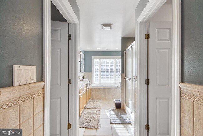 Building Photo - 7420 Mayflower Ct