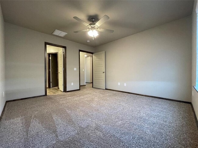 Building Photo - 2033 Sara Vista Dr