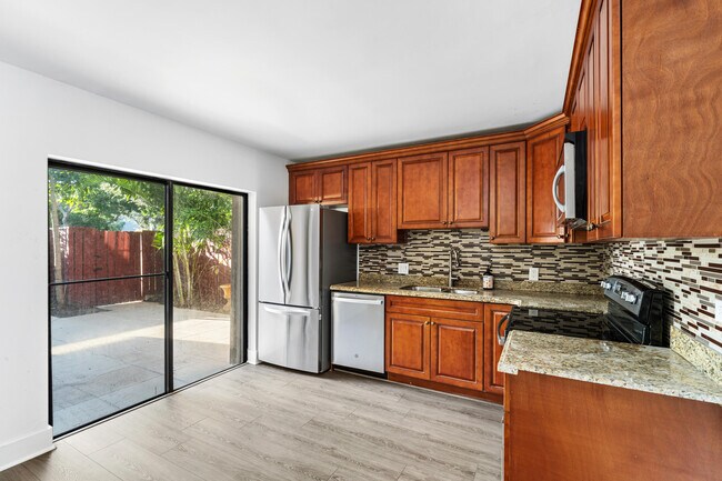 Building Photo - 1700 Embassy Dr