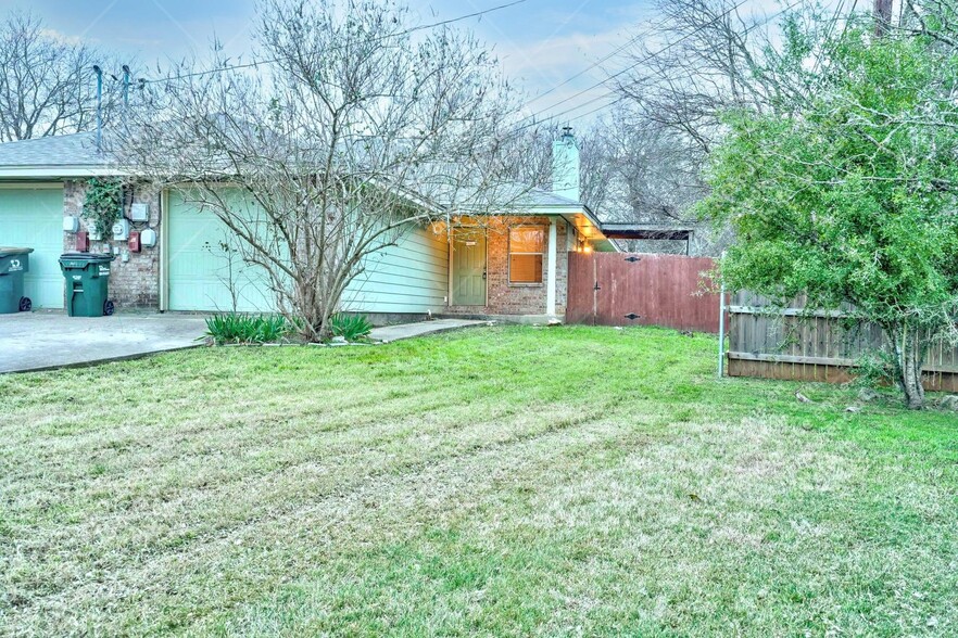 Primary Photo - 106 Hughson Ct