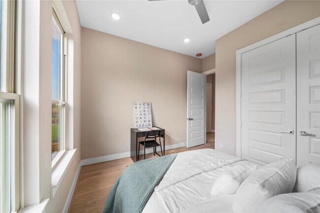 Building Photo - 303 Queen Sude Ln