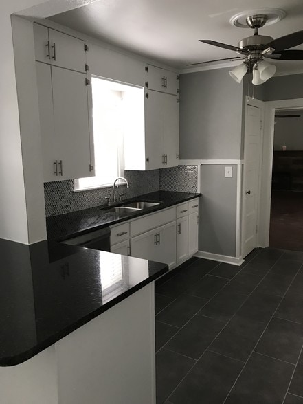 Kitchen - 1401 Hurley Ave