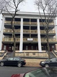 Building Photo - NOW LEASING! Renovated 3 bed, 1 bath avail...