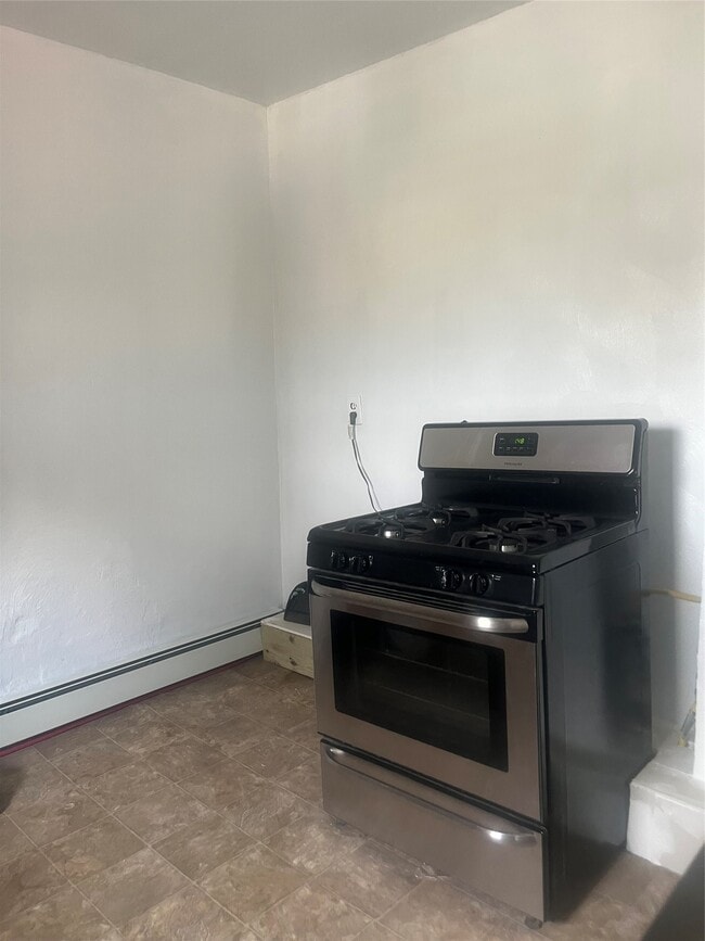 Building Photo - 127 Burbank Ave