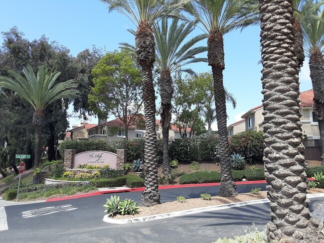 Building Photo - Unfurnished - Upgraded Condo -The Bluffs a...