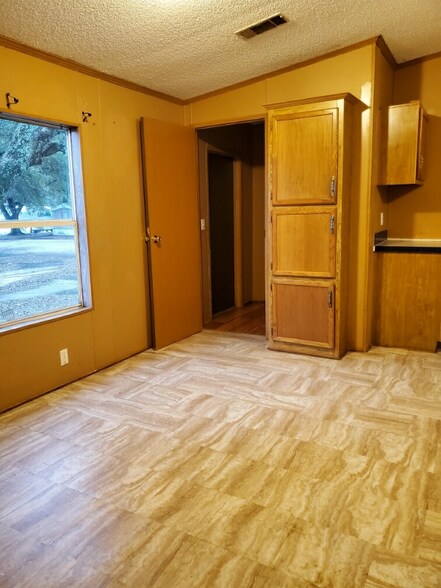 Building Photo - 457 Petty St