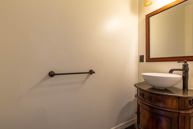 Building Photo - 6916 Crooked Fence Dr