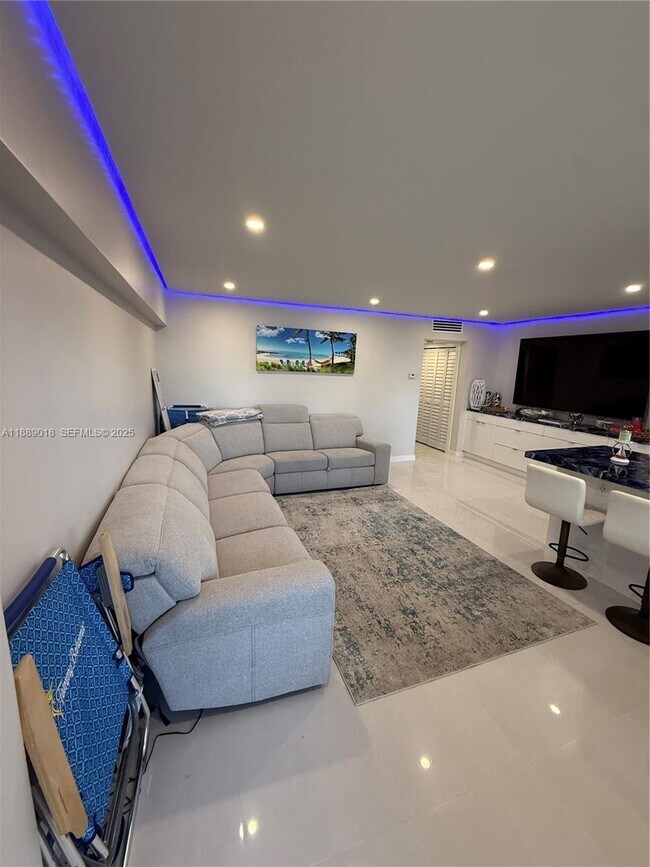 Building Photo - 901 S Surf Rd