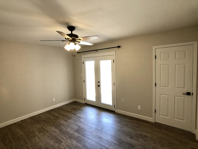 Building Photo - Fully Renovated 2bd/2 bath Scottsdale pati...