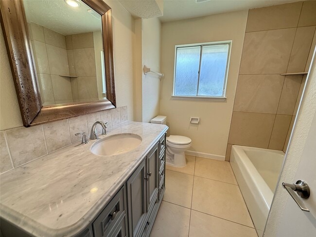 Building Photo - 15714 Torry Pines Rd