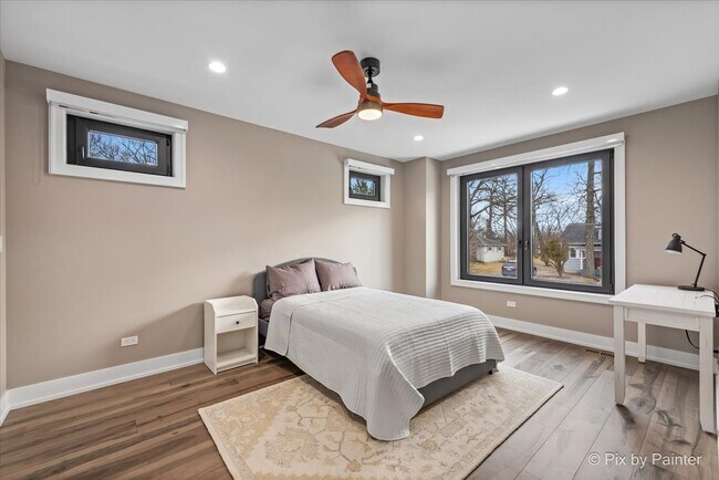 Building Photo - 154 Oak St