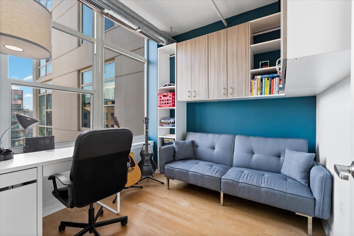 Building Photo - 909 W Washington Blvd