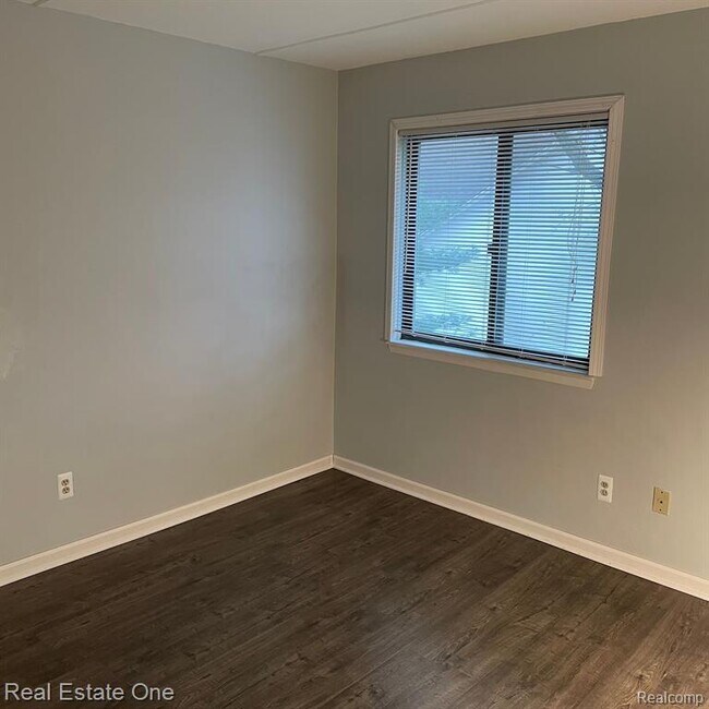 Building Photo - 7220 Bluewater Dr