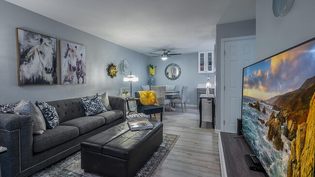 Building Photo - 510 N Villa Ct