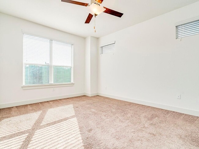 Building Photo - 2215 Capulet St