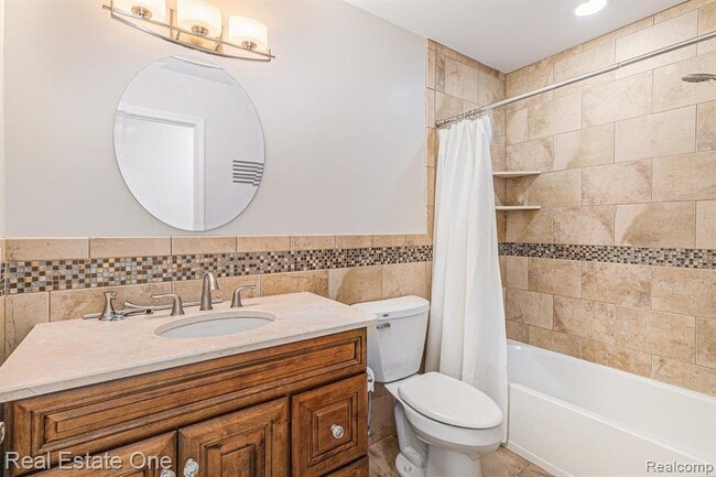 Building Photo - 2471 Woodcliff Trail