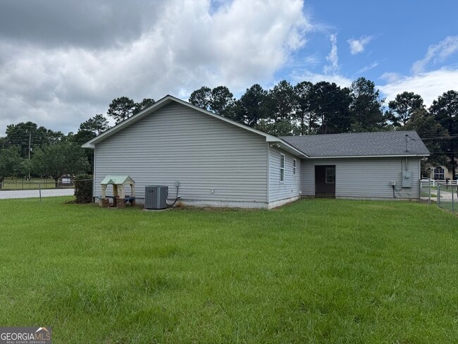 Building Photo - 136 Trinity Rd