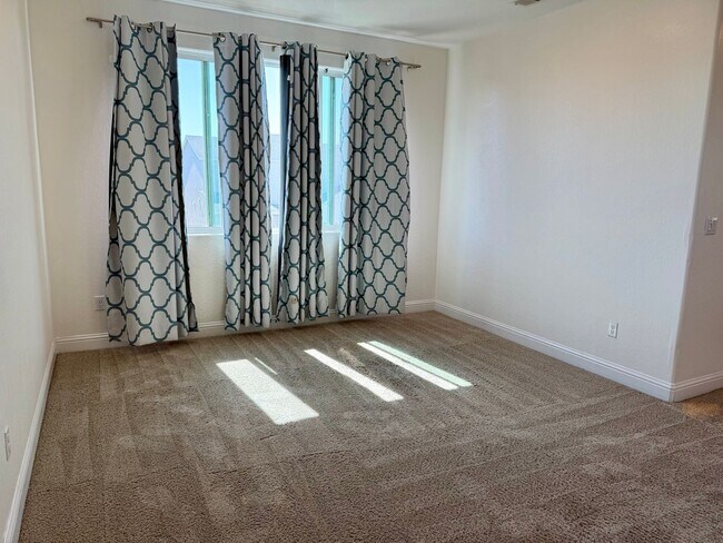 Building Photo - Spacious Next-Gen Lennar Home for Rent in the Clovis Unified School District