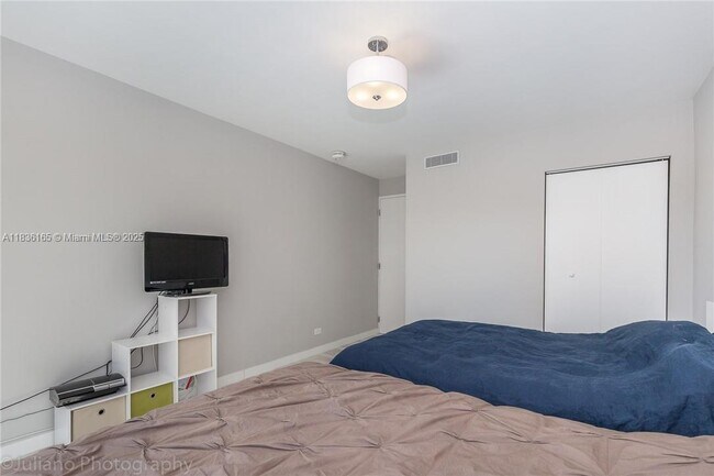 Building Photo - 2451 Brickell Ave
