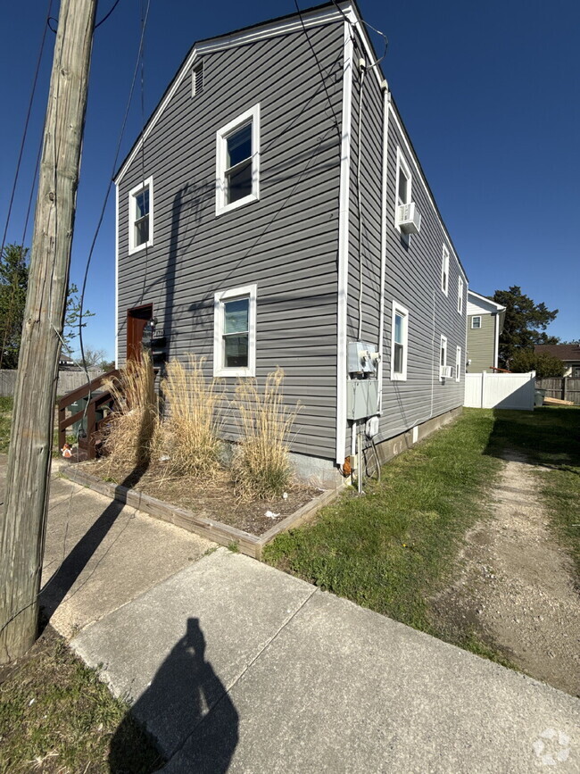 Building Photo - 1710 Todd St
