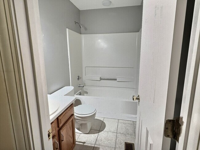 Building Photo - 7 Preakness Dr