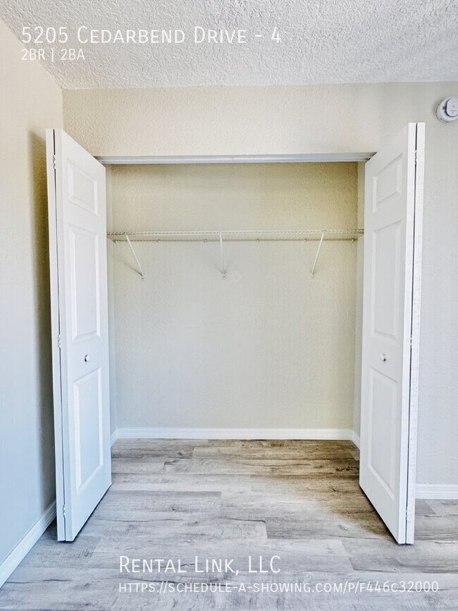 Building Photo - 5205 Cedarbend Dr