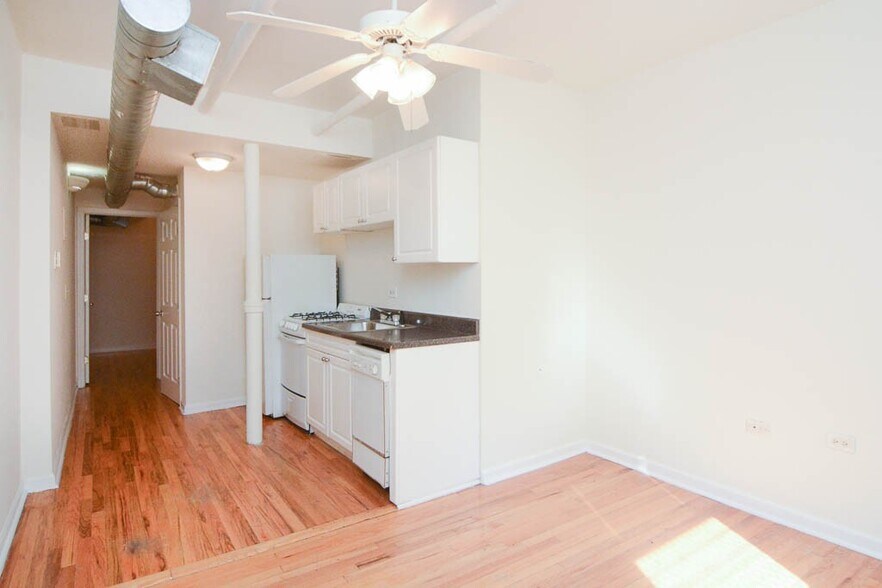 Building Photo - 3909 N Janssen Ave