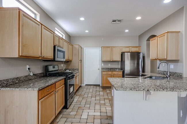 Building Photo - Lovely 4Bedroom/2Bath in the Heart of Chandler
