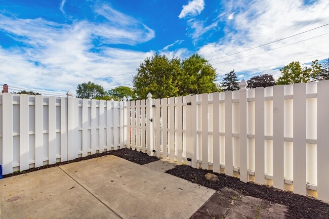 Building Photo - 4838 Dierker Rd