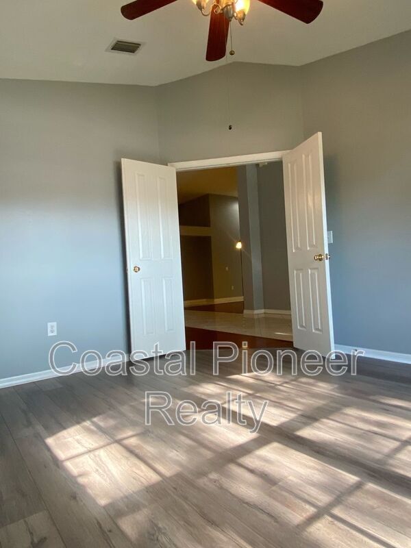 Building Photo - 10542 San Travaso Dr