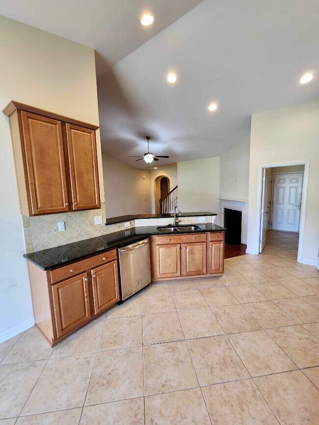 Building Photo - 909 Looking Glass Ct