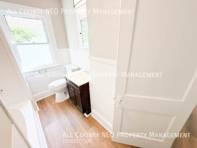 Building Photo - 549 Wildwood Ave