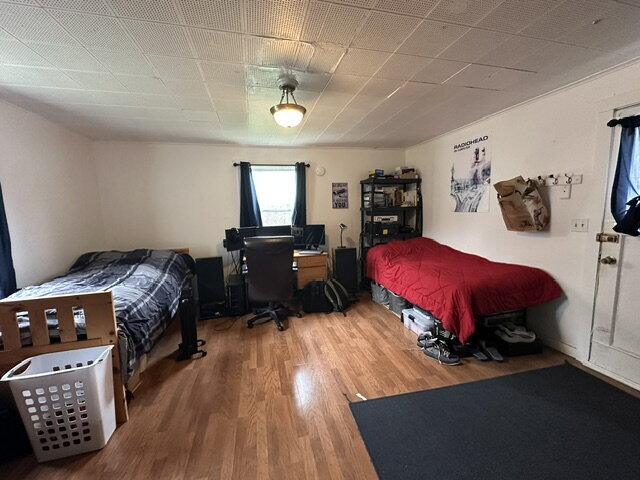 Building Photo - One Bedroom with tiled shower close to downtown, campus, and SEL - Available August 13