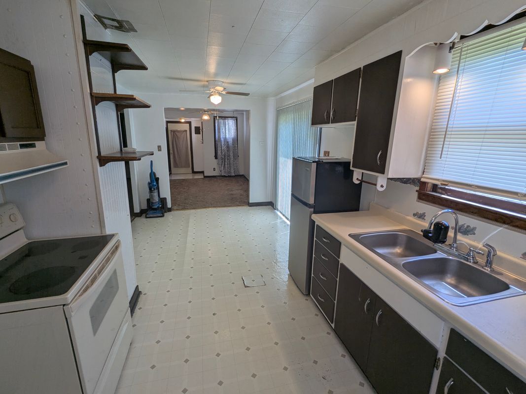 Building Photo - 22085 586 Ave