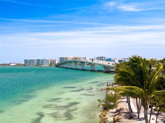 Building Photo - 7193 W Country Club Dr N